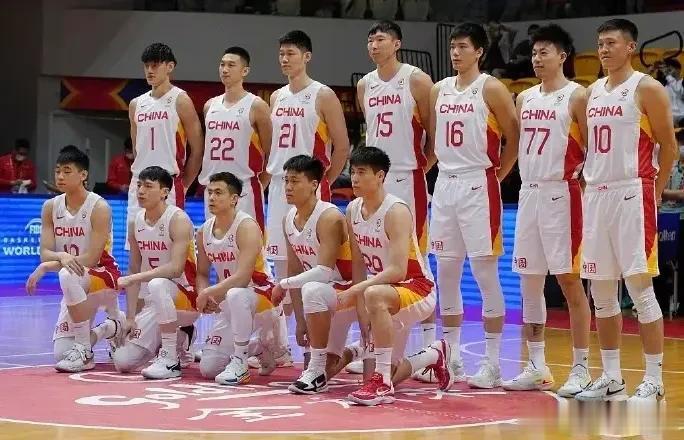 我心目中的中国男篮理想配置

主教练：乔尔杰维奇
助教：郭士强、杨鸣、王博
领队