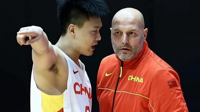 中国篮协：18人名单无郭艾伦，杜锋并没有回到教练组(1)