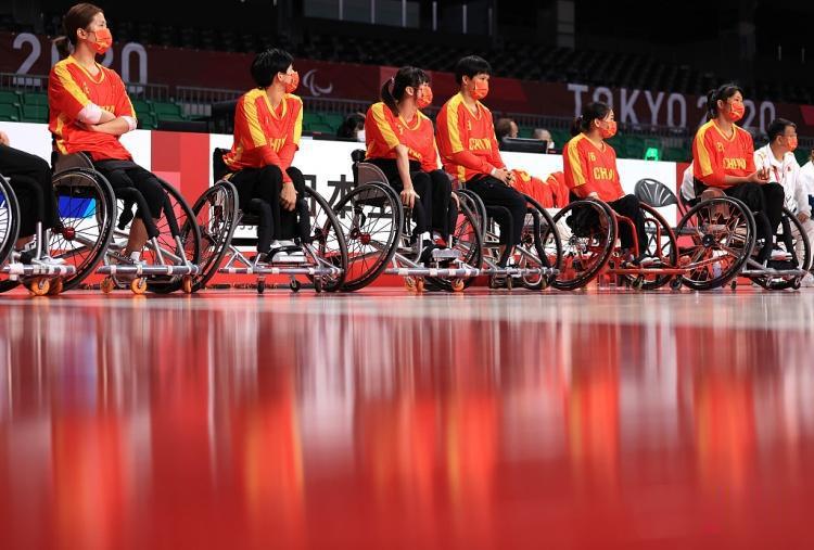 历史最佳战绩！中国轮椅女篮获2023迪拜轮椅篮球世锦赛亚军(1)