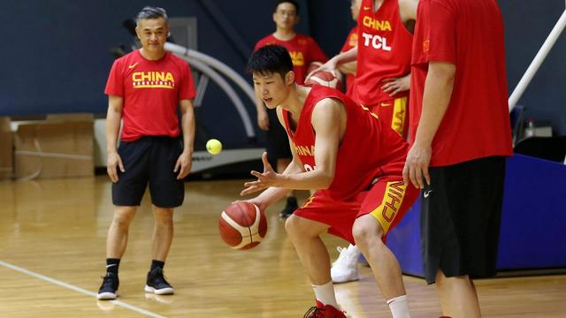 李凯尔与中国男篮汇合后，这3人100%会出征男篮世界杯，杜锋懂了(2)