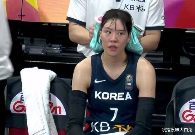 央视直播中国女篮半决赛，时间确定对手待定，韩国教练席美女是谁(4)