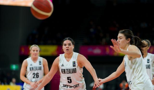 新西兰女篮有能力限制对手进攻火力，菲律宾女篮依旧是被动局面！(3)