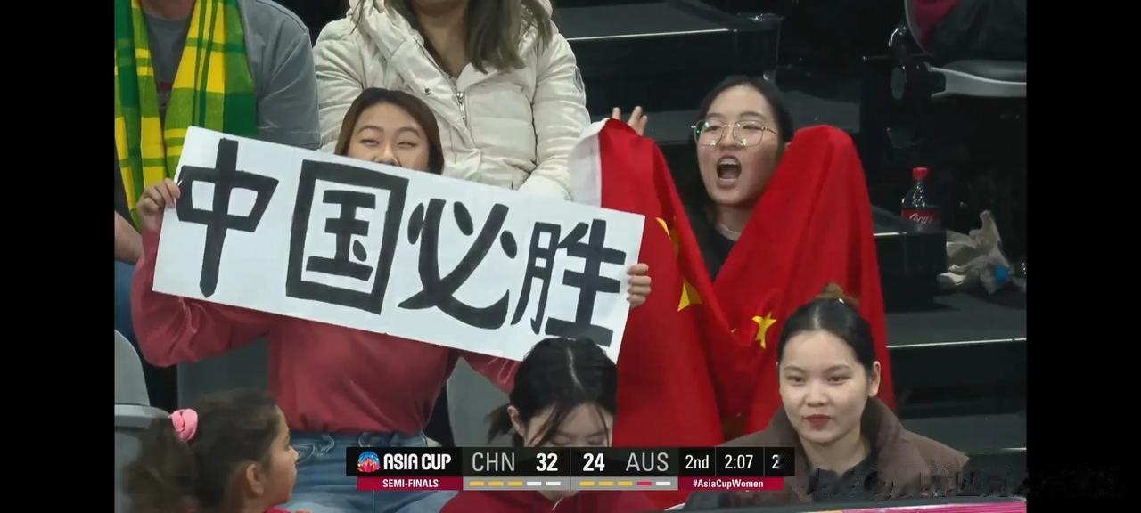 小个子迸发大能量，澳大利亚上半场差点逼平中国女篮！这个10号小个子球员拉了澳大利(8)
