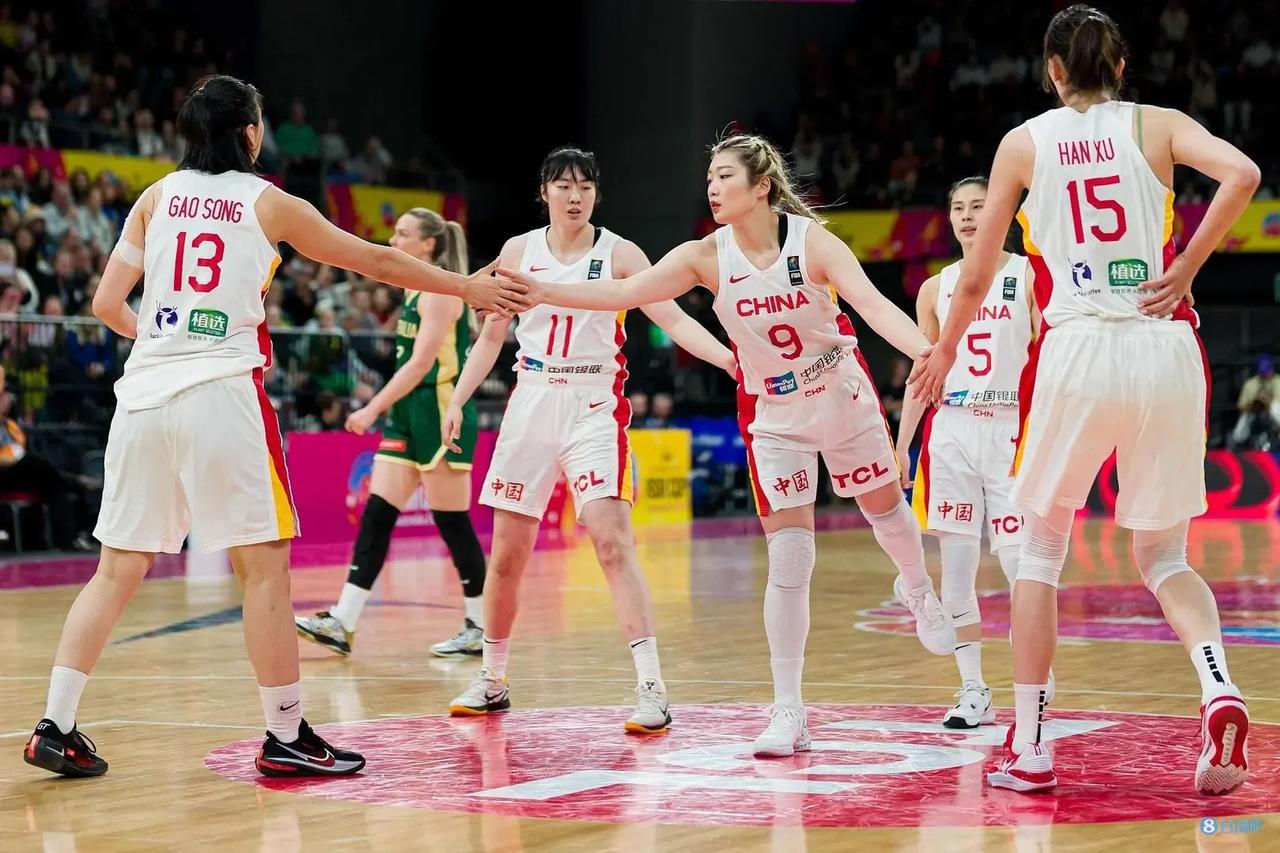恭喜中国女篮力克澳大利亚[击掌]这才是机智、团结、拼搏、顽强的集体，威武[加油](2)