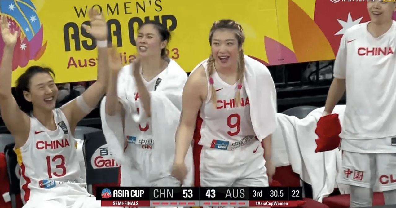 恭喜中国女篮力克澳大利亚[击掌]这才是机智、团结、拼搏、顽强的集体，威武[加油](5)