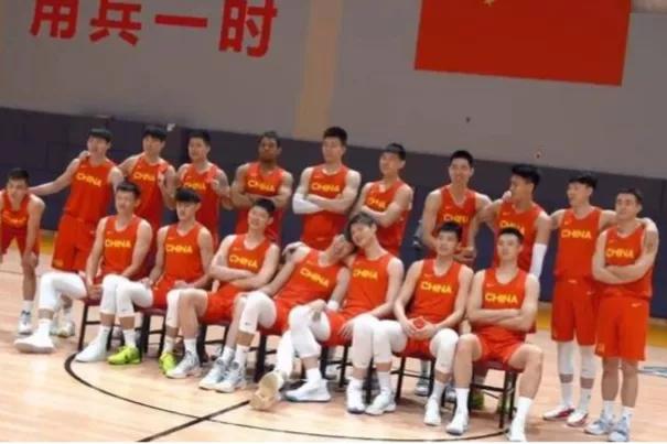 中国男篮随着世界杯名单出炉！而决定中国男篮的未来走向！
（素材选自今日头条）
首(3)