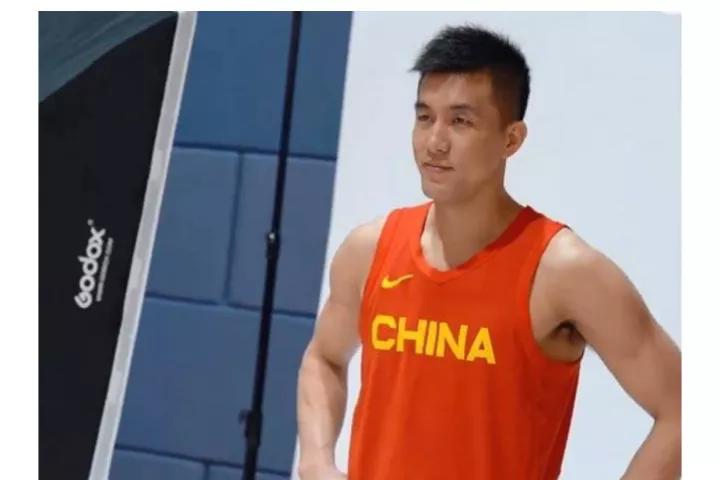 中国男篮随着世界杯名单出炉！而决定中国男篮的未来走向！
（素材选自今日头条）
首(4)