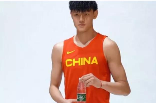 中国男篮随着世界杯名单出炉！而决定中国男篮的未来走向！
（素材选自今日头条）
首(6)