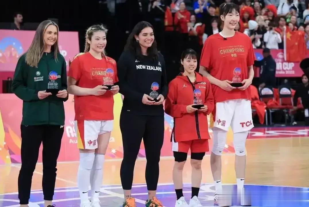 中国女篮刚刚打败日本女篮夺得亚洲杯冠军，球迷为之无比骄傲，更加希望中国女篮在杭州(1)