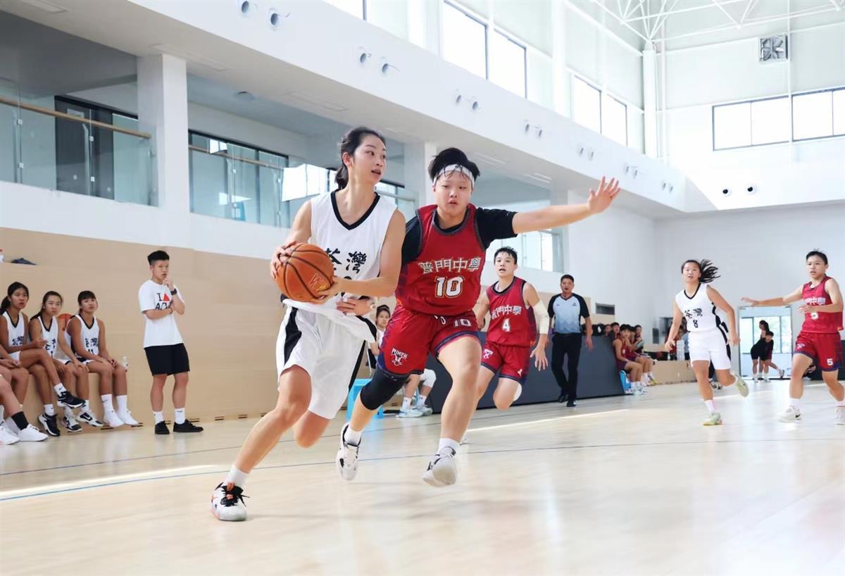 篮球为媒，武汉盛帆与港台青年女篮交流活动收获快乐