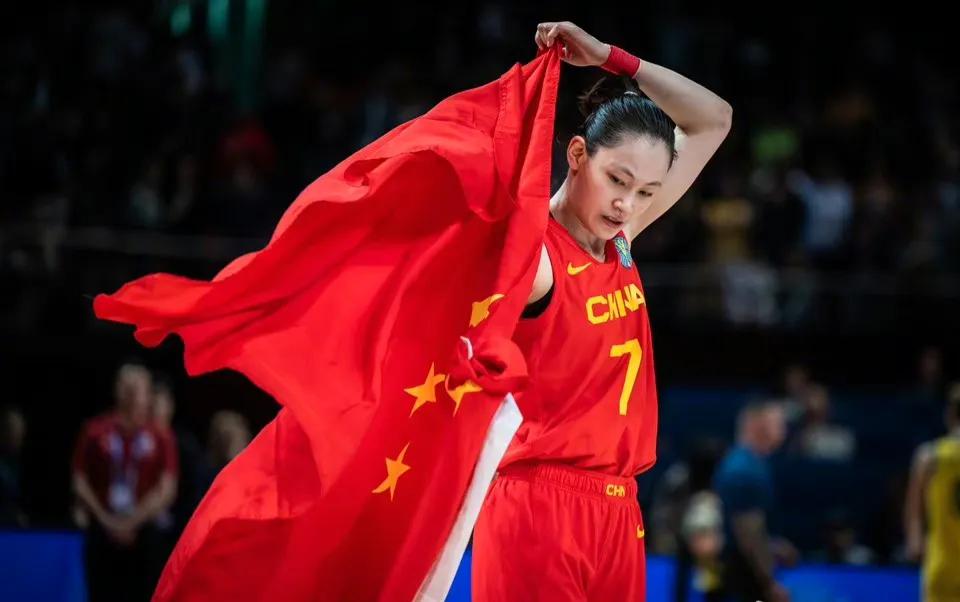 我心中最强中国女篮的配置！

主教练：郑薇
助教：木拉提
领队：王芳
锋线：李梦
