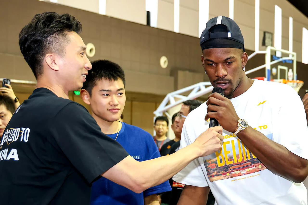 NBA球星巴特勒中国行，他在这里感受到了中国球迷的热情，同时他也享受了一次巨星般(3)