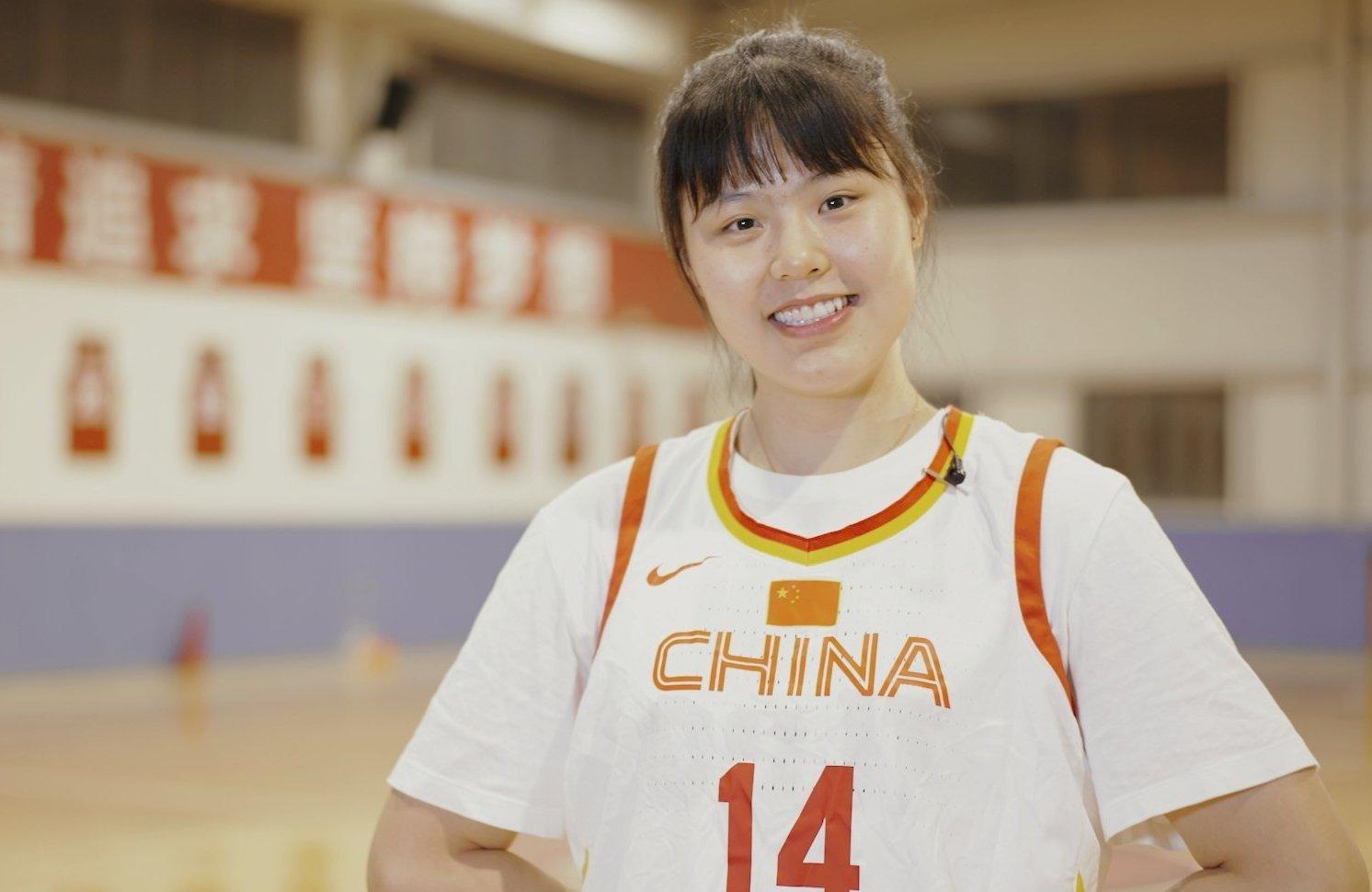 她是中国女篮中的一员大将，曾打上“我的男友我来守护”力挺男友