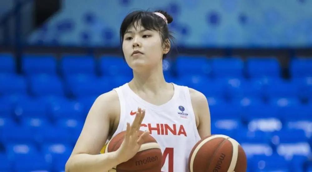 她是中国女篮中的一员大将，曾打上“我的男友我来守护”力挺男友(2)