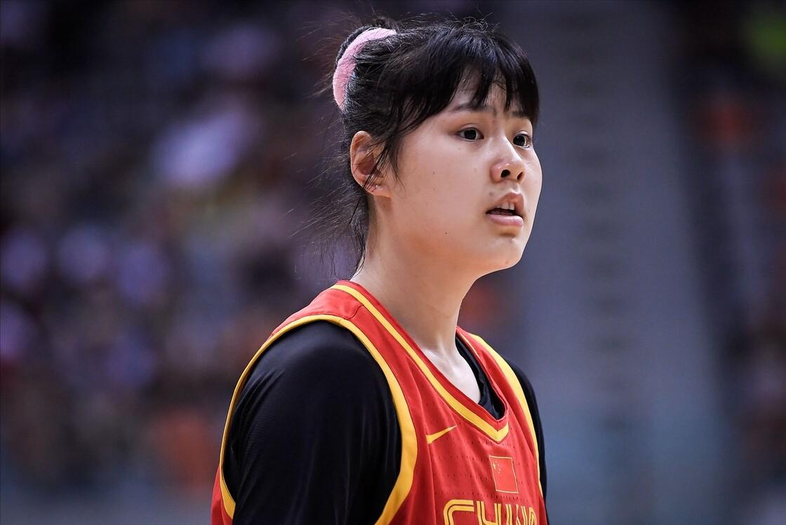 她是中国女篮中的一员大将，曾打上“我的男友我来守护”力挺男友(5)