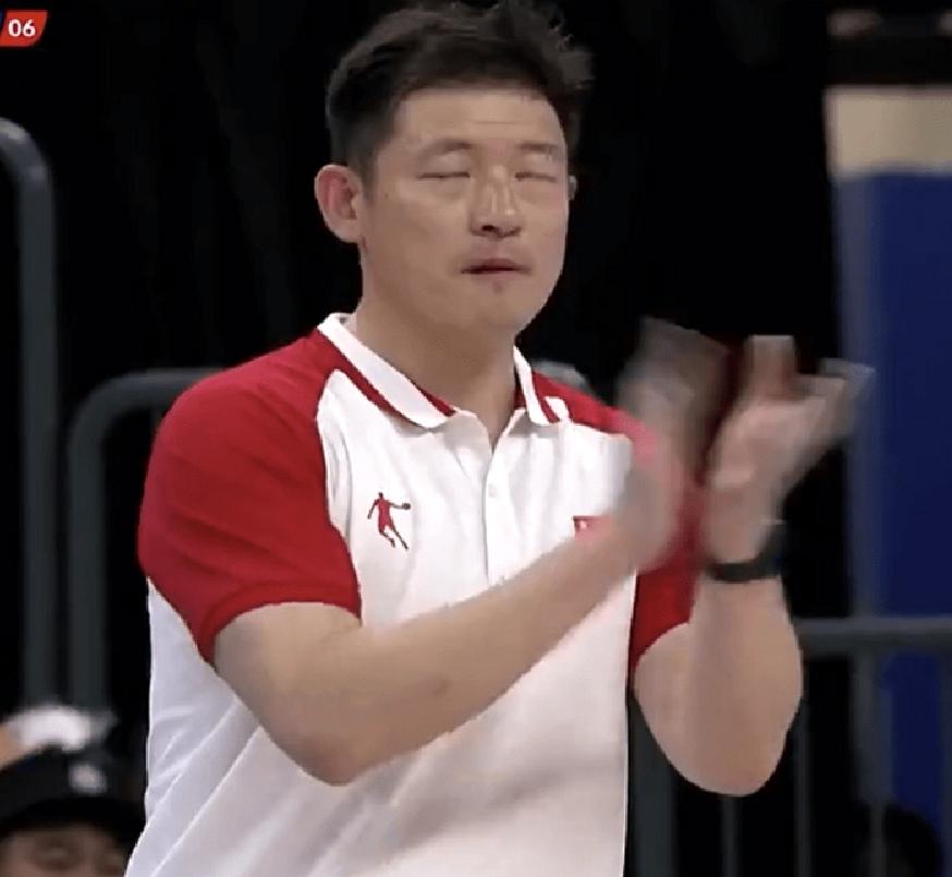 中国男篮4分险胜内蒙古！大运会第一胜啊！张宁终于打成球队老大(8)