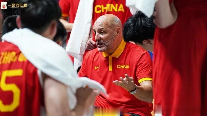 中国男篮欧洲拉练热身赛六战四负！
可以看得出来，乔尔杰维奇比杜锋也没有厉害多少，