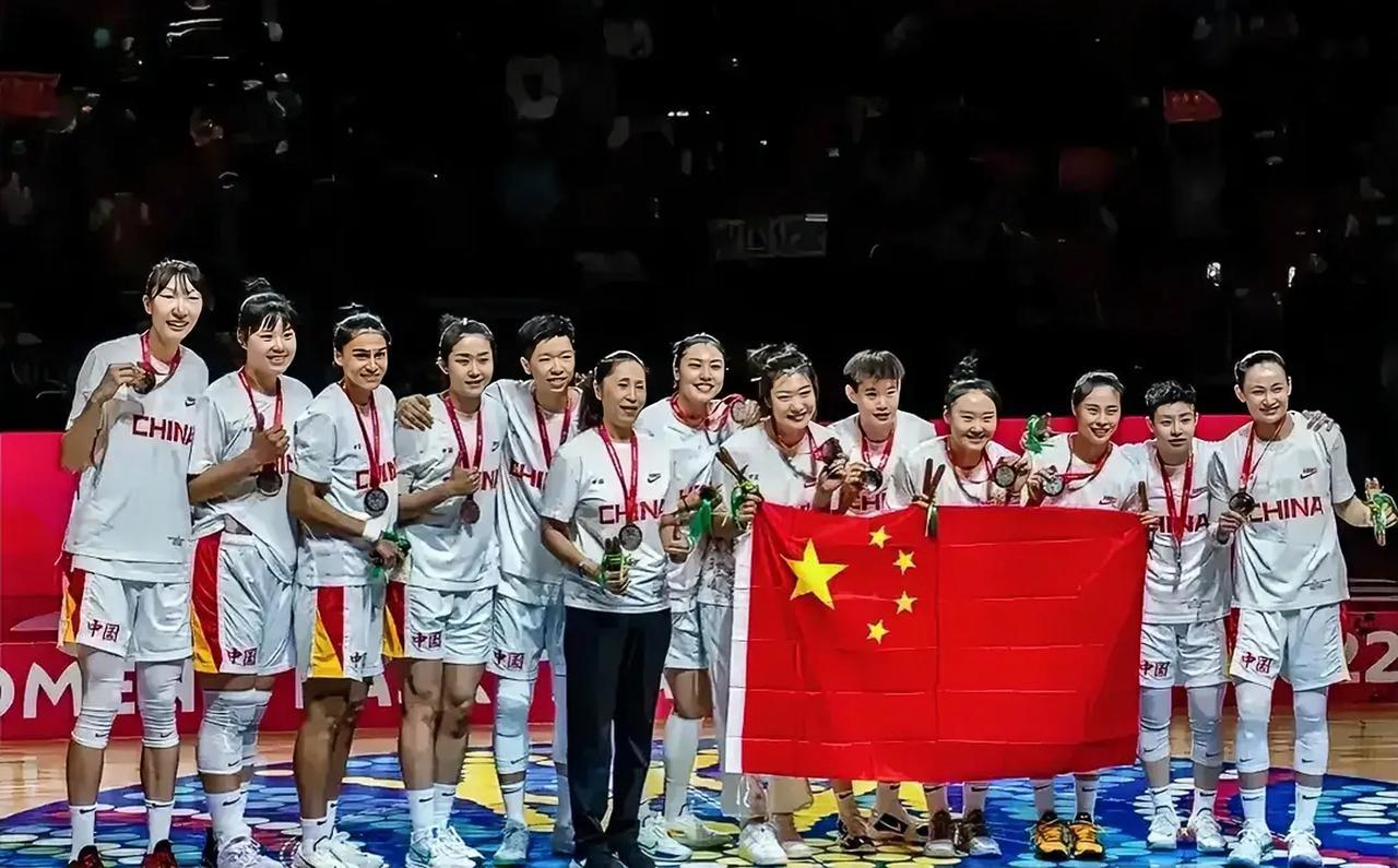 现象级选手？中国女篮12人引发激烈争议！

中国女篮未来五年将进入一个令人兴奋的(1)