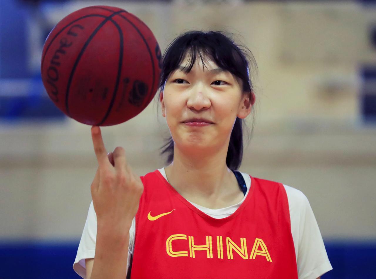 中国女篮未来十年围绕谁来征战？

这个也许在很多人心中有不同的答案，但是根据中国(1)