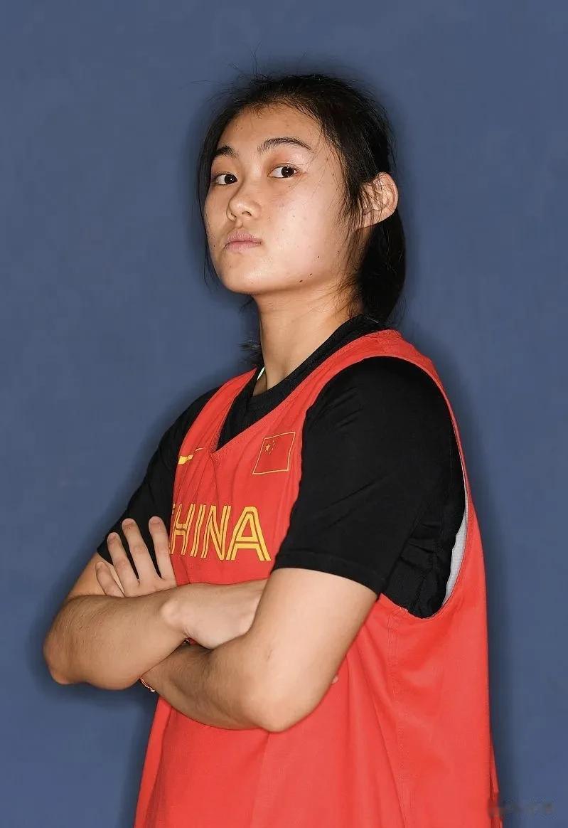 中国女篮
实力后卫，张敬一，作为一名老师，去参加成都大运会女篮比赛，一战成名，成