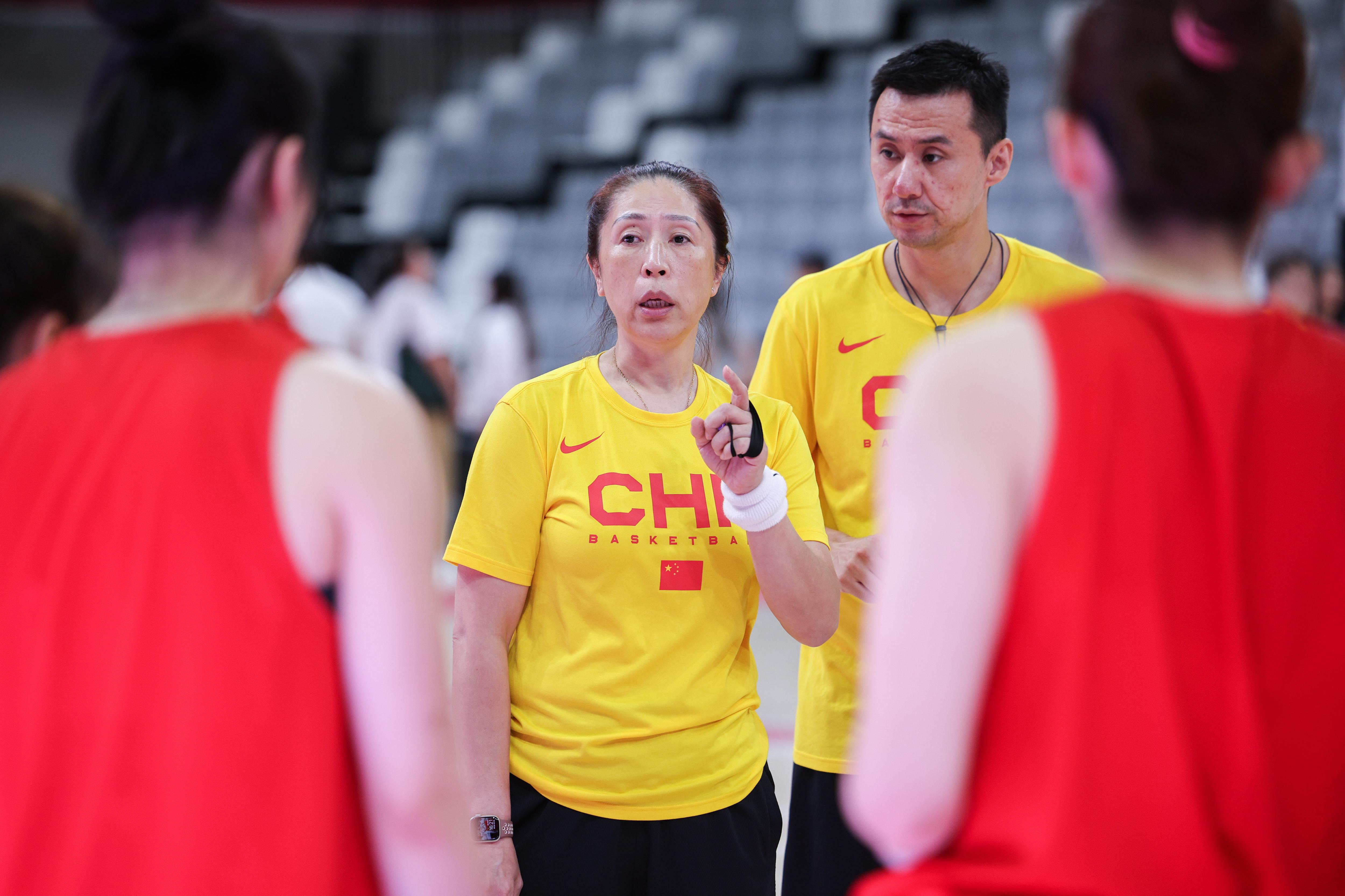 中国女篮公开训练课活动在陕西榆林举行(1)