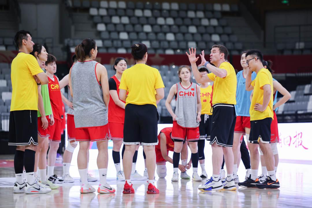 中国女篮公开训练课活动在陕西榆林举行(2)