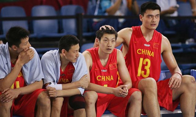 2004年雅典奥运会，中国男篮已经到了分崩离析的边缘(3)