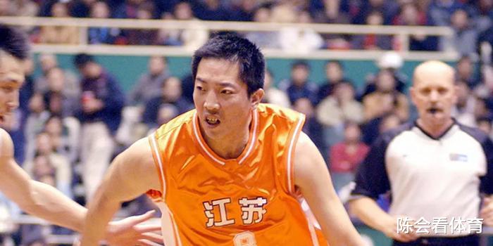 盘点中国男篮最值得敬佩的4位球员，他们现在要还在队伍里就好了(4)