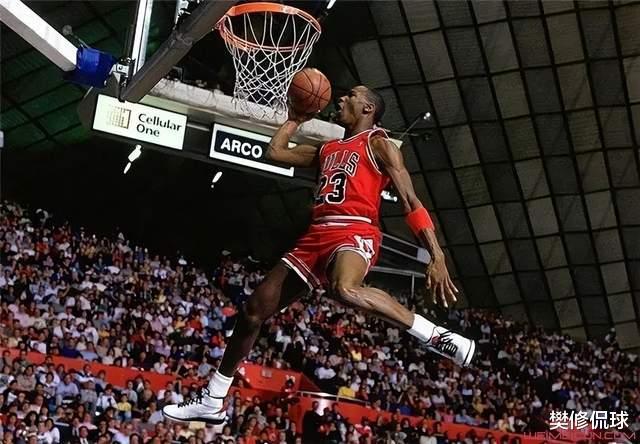 篮球之神只有一个：迈克尔乔丹，詹姆斯科比之流最多算巨星