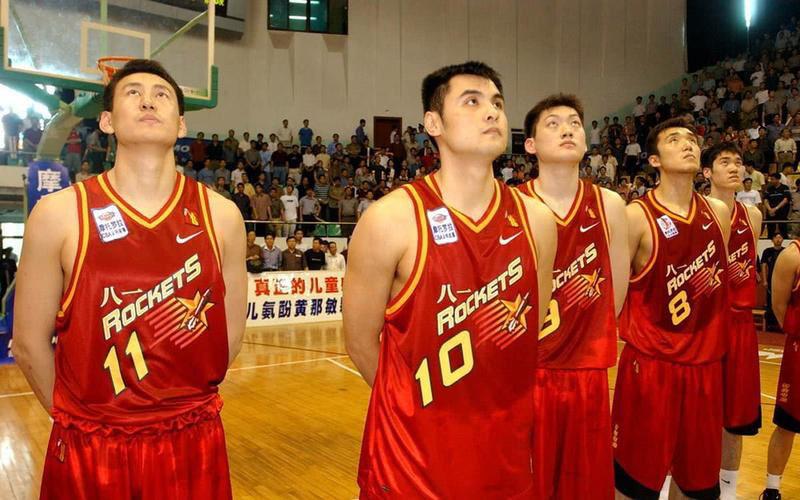 中国男篮历史最佳阵容，你觉得谁更应该入选？(4)