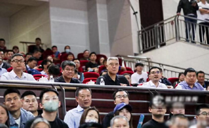陕西或面临重罚，但中国篮协副主席坐在安徽替补席合适吗？(3)
