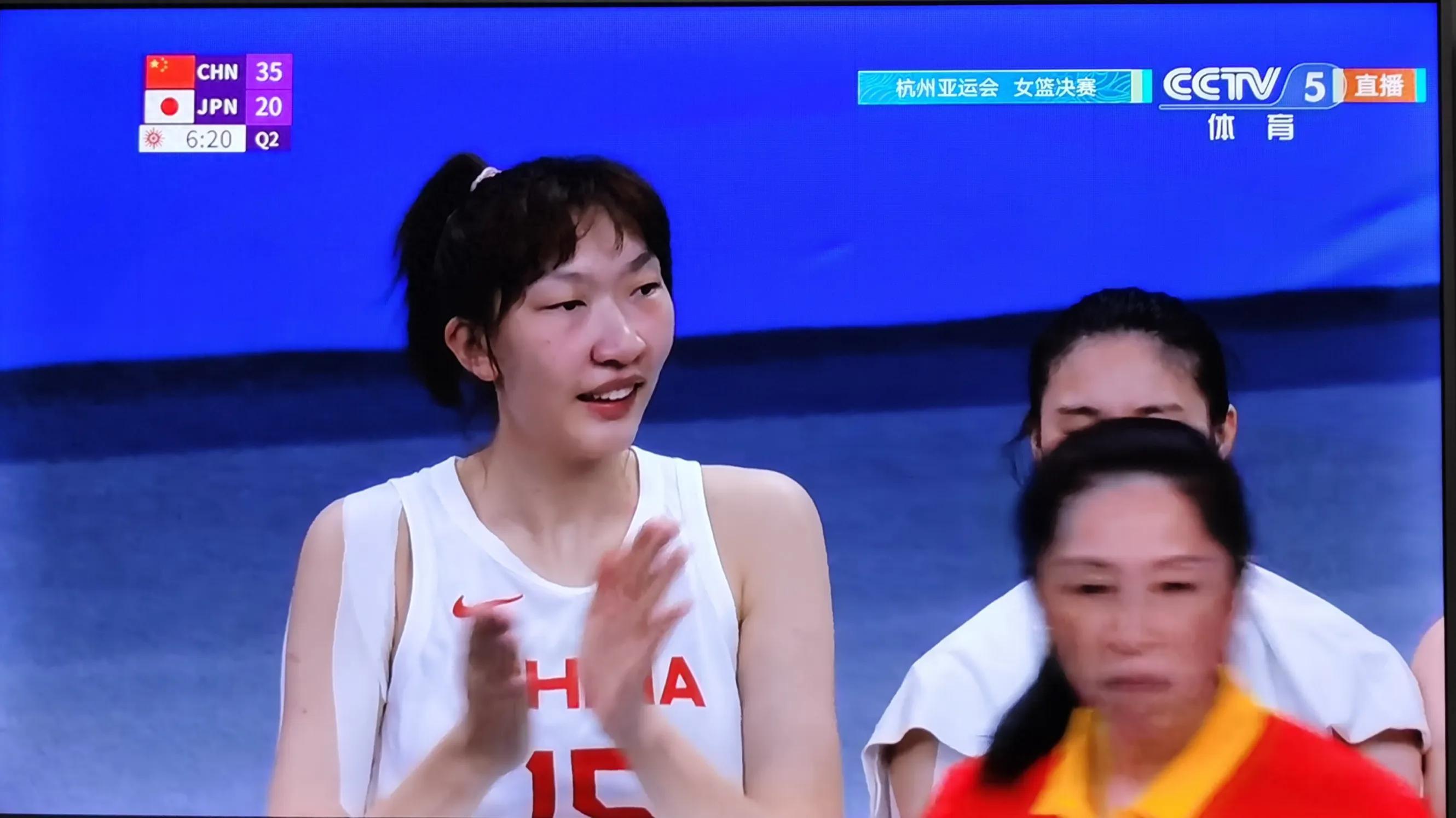 恭喜！中国女篮2分险胜日本“夺冠”，宫鲁鸣未在场边坐镇(3)