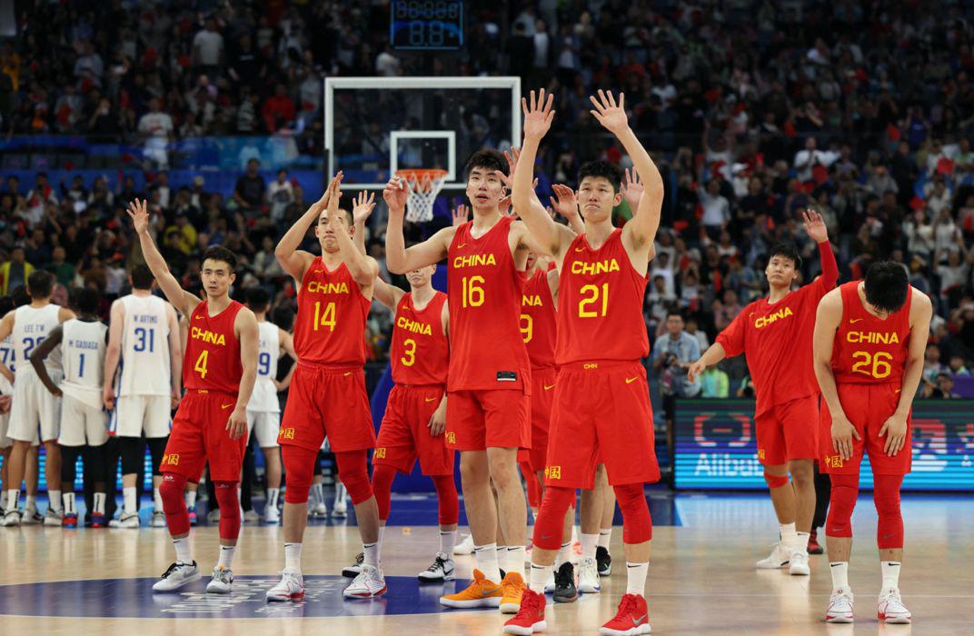 中国男篮首次得分破百，铜牌争夺战大胜，4位球员的发挥很关键