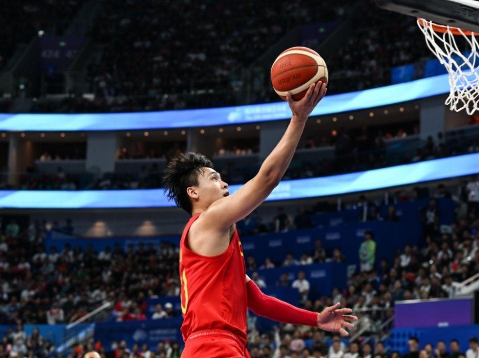 中国男篮首次得分破百，铜牌争夺战大胜，4位球员的发挥很关键(4)