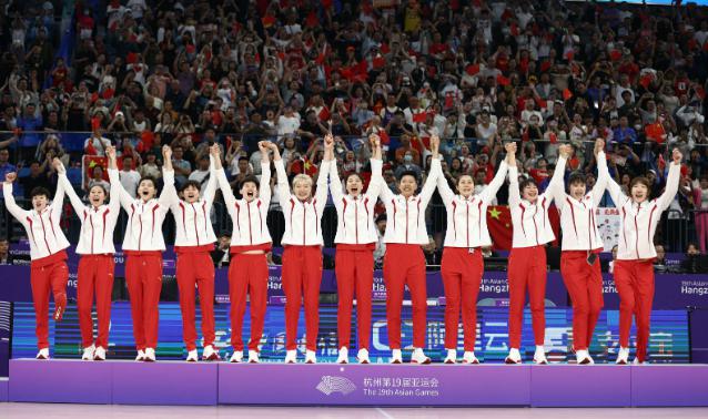 中国女篮再次获奖励，官方赞助商奖励300万，球迷热议，男篮躺枪(4)