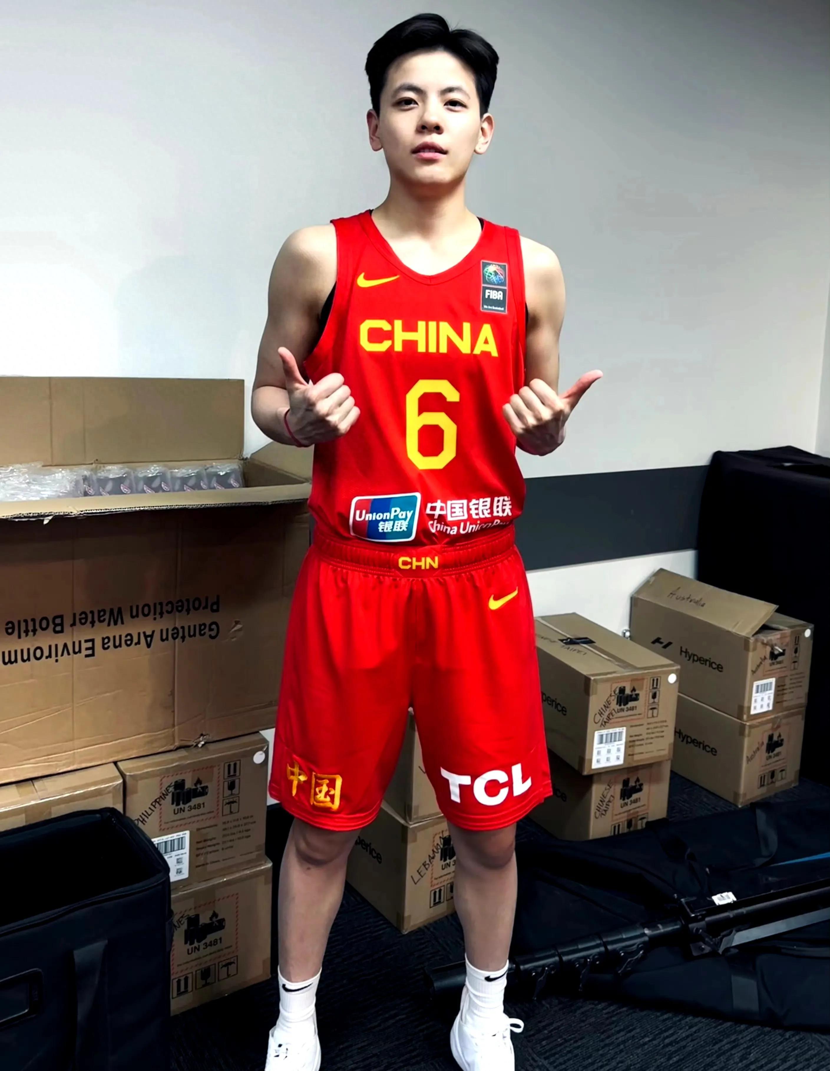 亚运会最帅男运动员，女篮杨舒予排行榜第一了(2)