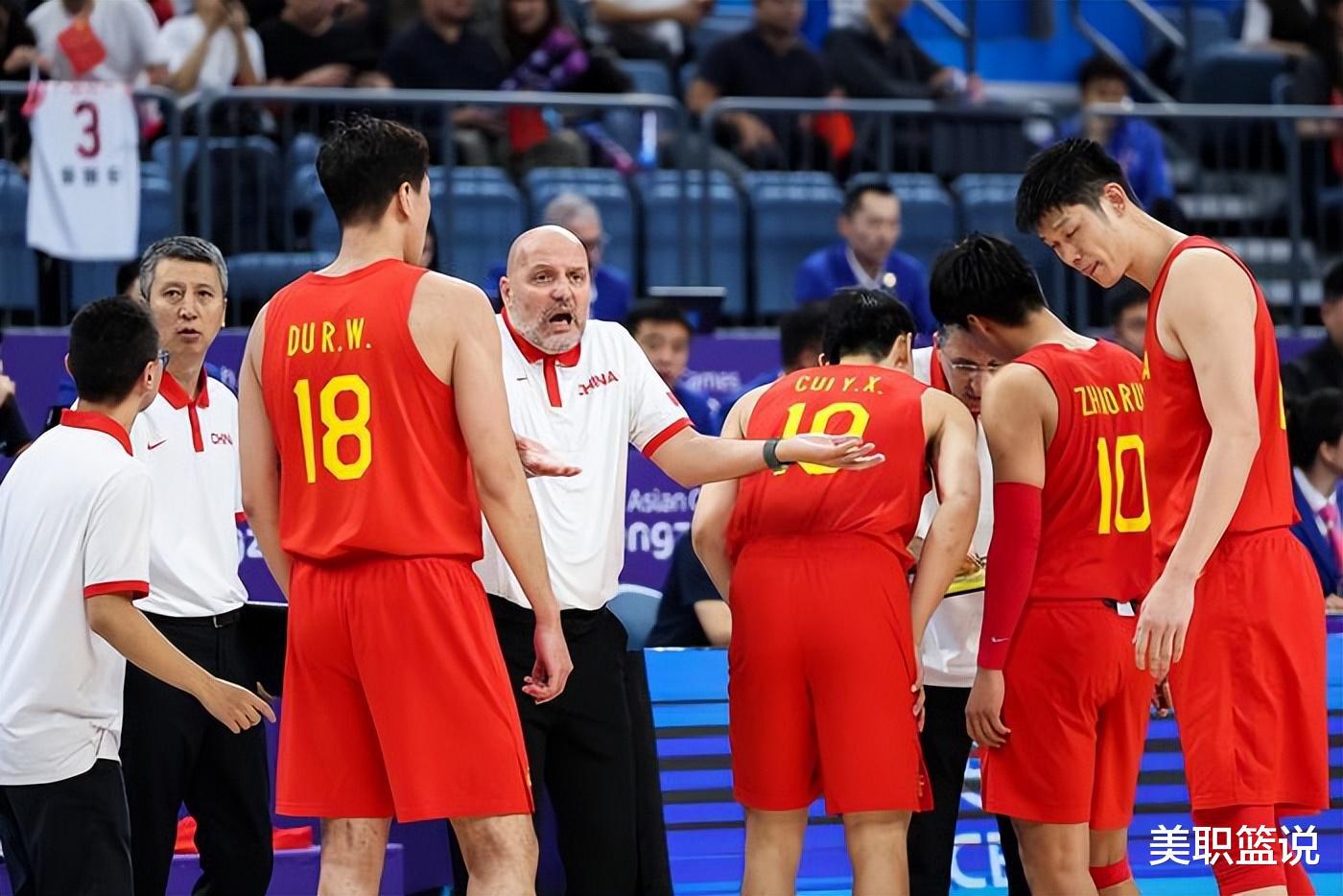 改不了！中国男篮最大问题找到，球员没文化是其一，第二点很现实