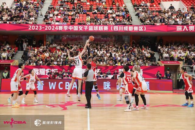 WCBA联赛揭幕战在成都打响，四川女篮轻取开门红(1)
