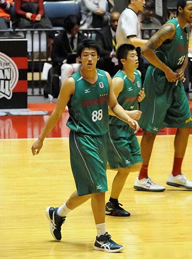 篮球天才加入日本国籍，后来为日本手刃中国队，老年却想回国发展(9)