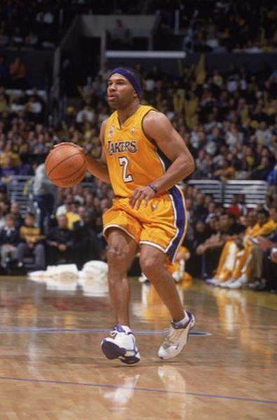 NBA中的“重型后卫”：篮球历史上的传奇巨星(10)