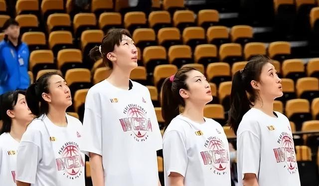 北京时间10月30日下午，中国篮球传来了张隆和李梦的最新消息！(2)