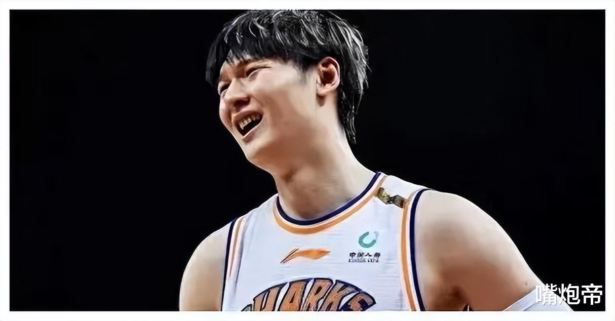 中国男篮MVP超巨重伤报销！惨遭2个月网暴太难，又被18岁新秀打哭(2)