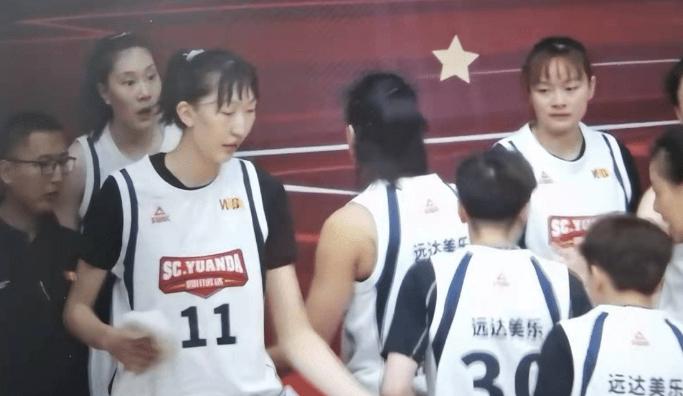 意外！中国女篮选手告急，32岁核心老将意外离队，郑薇不舍送别(1)