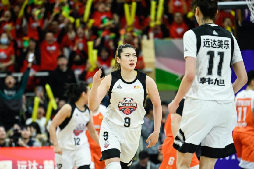 意外！中国女篮选手告急，32岁核心老将意外离队，郑薇不舍送别(3)