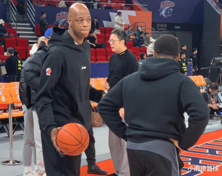 正式确定！NBA级训练师加盟上海男篮，携手王哲林太让人期待(2)
