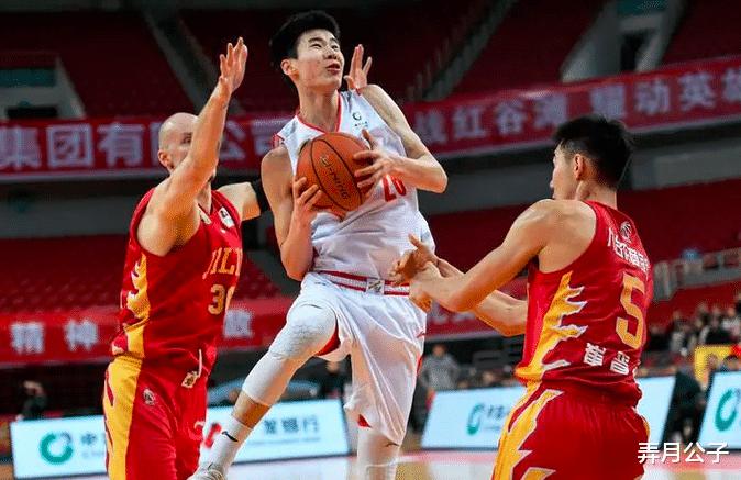 太背了！中国男篮23岁希望之星遭处罚，下放发展联盟，令人感慨(3)