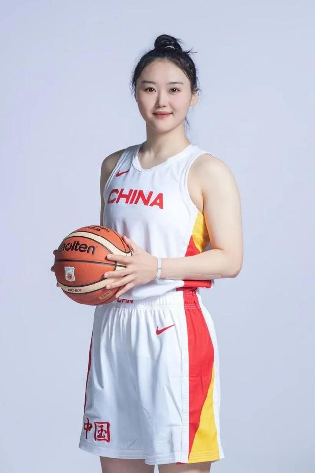 王思雨杨力维下滑严重，王丽丽才是中国女篮后卫线的答案(3)