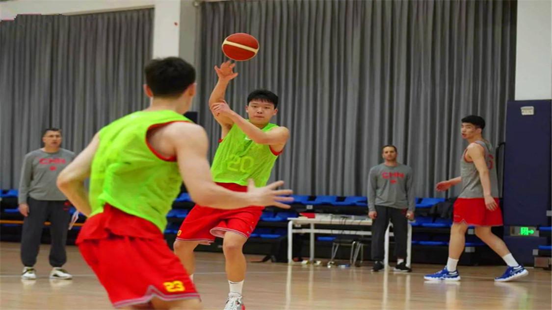 中国男篮人员大名单调整，4名悍将或被裁，乔尔杰维奇一针见血(4)