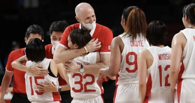扎根日本34年，拯救了日本女篮和男篮，因他发现了亚洲球员的弱点(2)