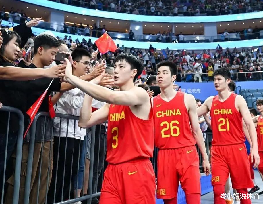 中国男篮应该归化得分能力超级强的巨星，因为目前缺少